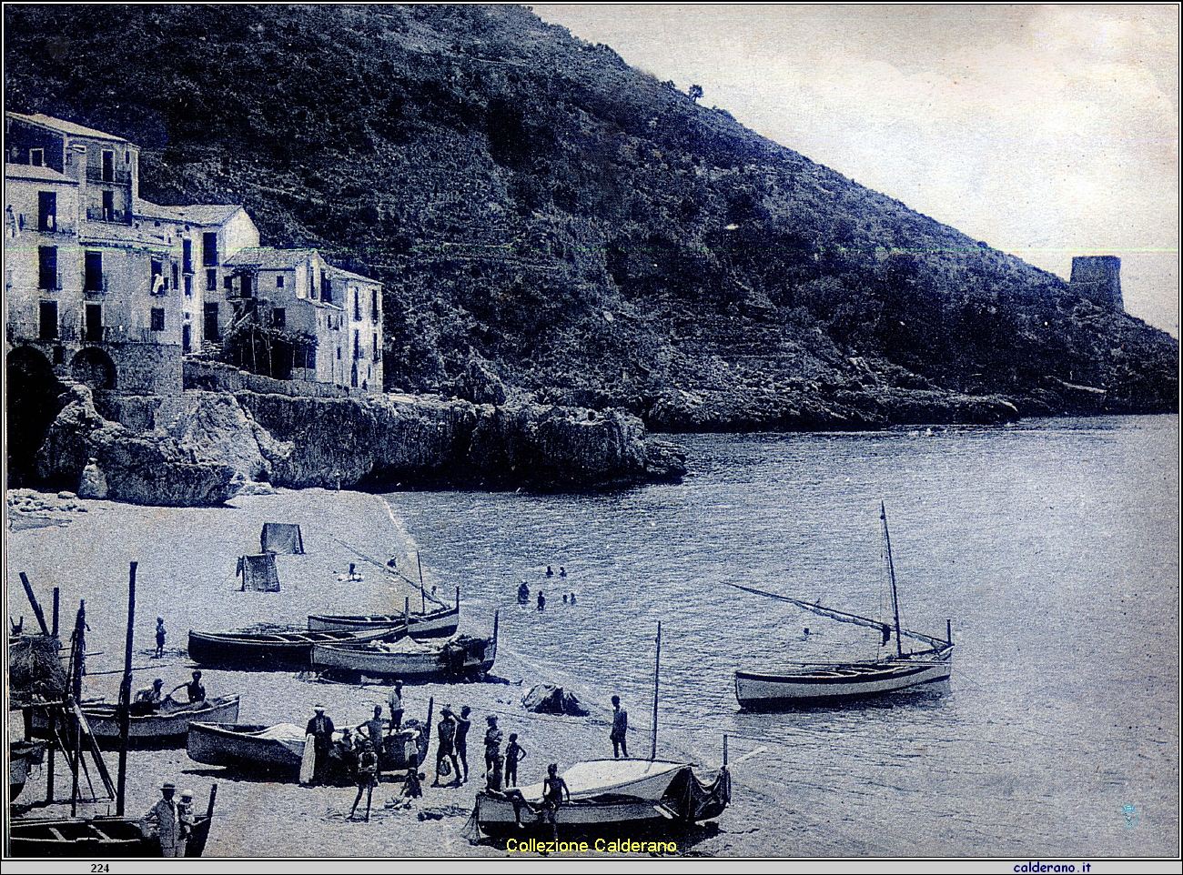 Cartolina - Il Porto di Maratea .jpg