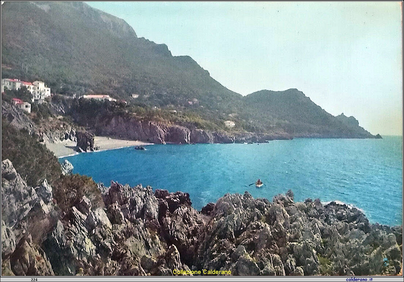 Cartolina - Marina di Maratea Scogliera - Hotel Marisdea - Ed. Grimaldi 1976 .jpg