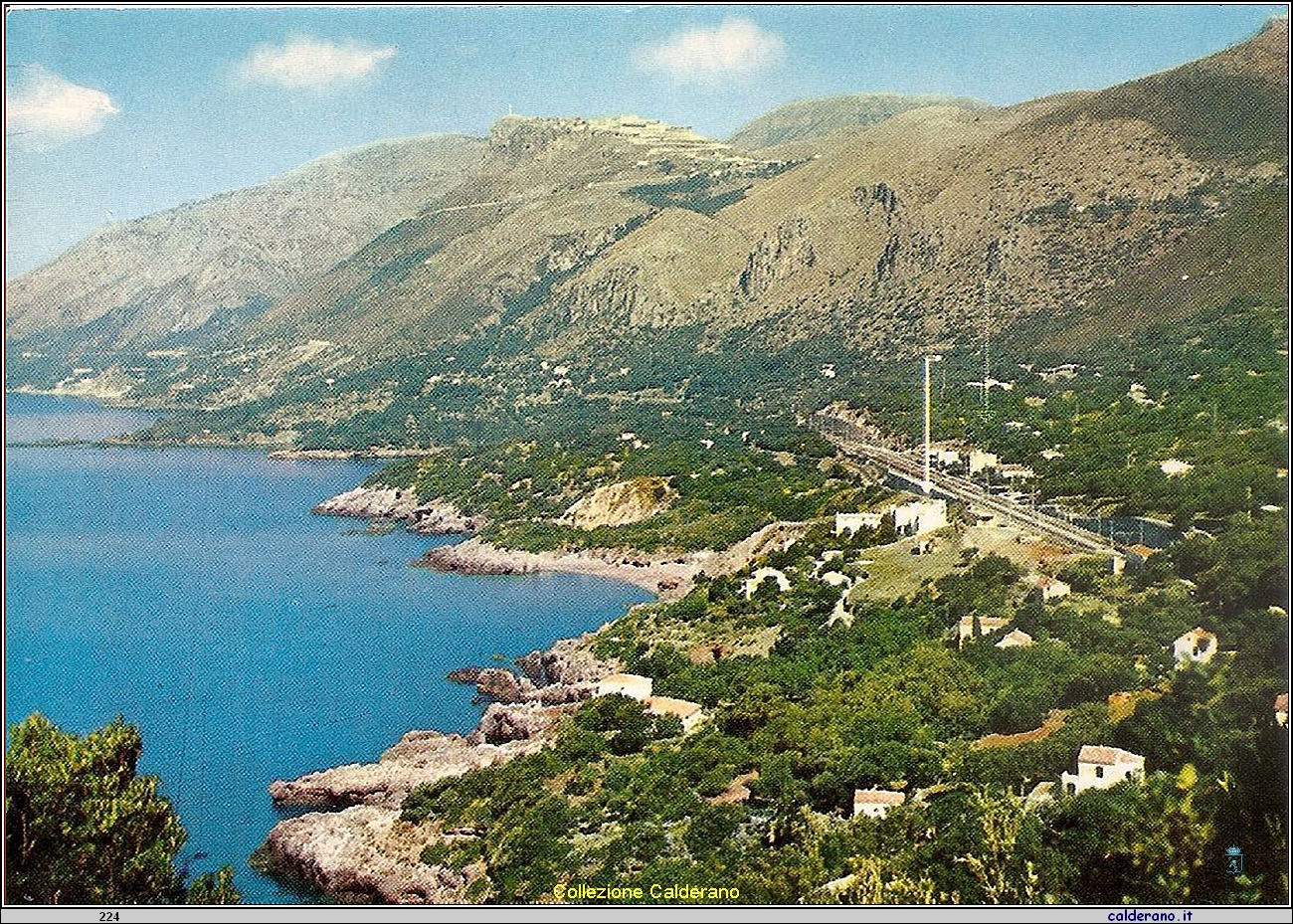 Cartolina - Panorama con l'Hotel Marisdea .jpg