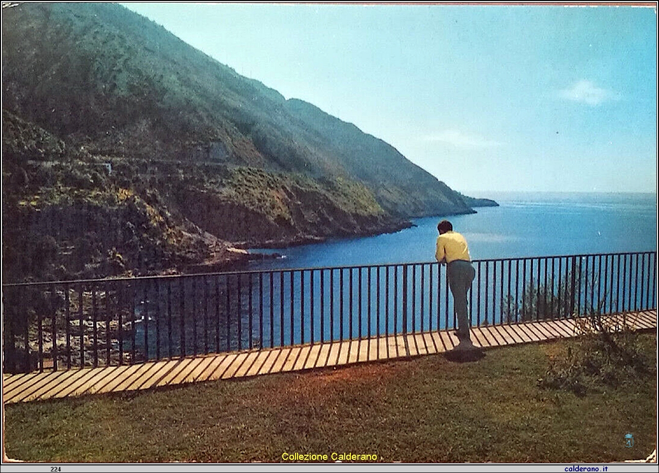 Cartolina - Panoramica da una Terrazza dell'Hotel Villa del Mare - Ediz. Guzzardi Alessandro Tel. 0973-7361.jpg