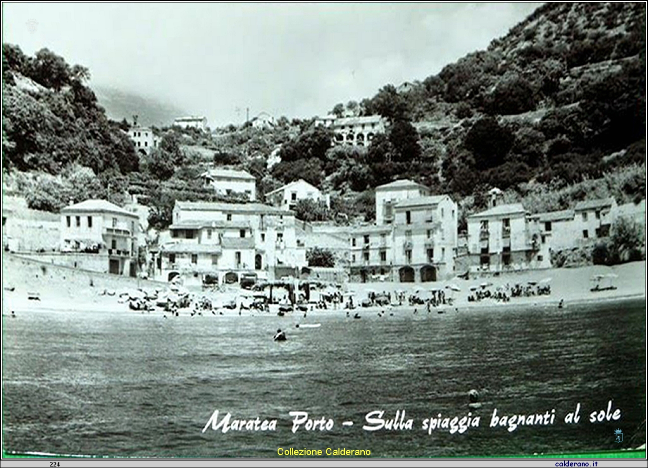 Cartolina - Porto - Sulla spiaggia bagnanti al sole -  Ed. Foto Mario Brando 1964.jpg