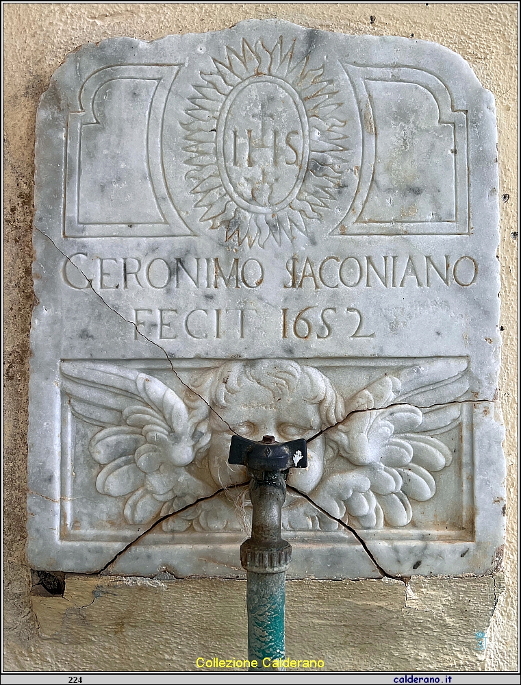 Frontespizio di una fontana.jpg