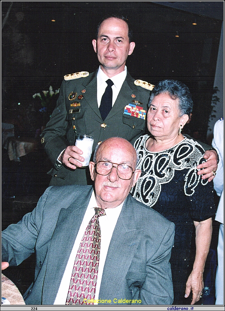 Jose' Gregorio Zaccaro generale del Venezuela con il padre Biagio Zaccaro di Maratea e la Mamma Juanita.jpeg