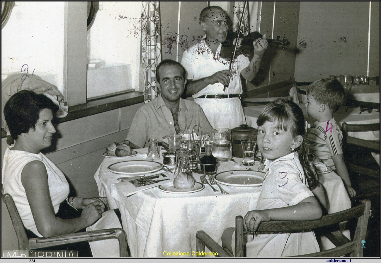 Lina, Biagio, Marilu' e Franz Schettino sulla motonave Irpinia in rotta par il Venezuela - 1966.jpeg
