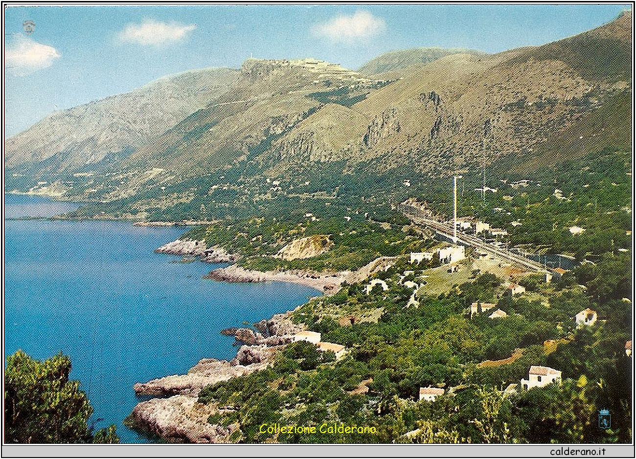 Panorama con l'Hotel Marisdea - Cartolina.jpg