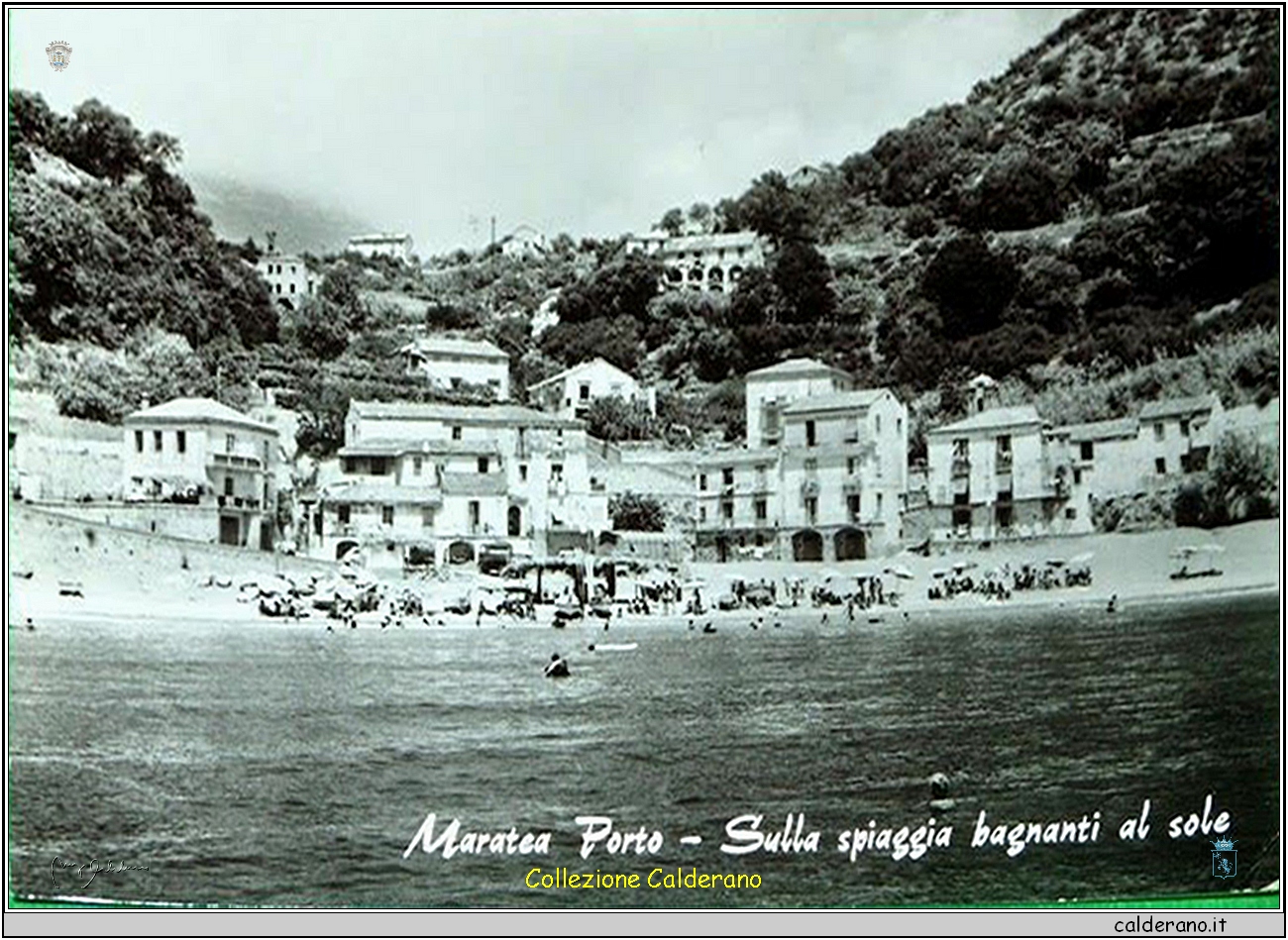 Porto - Sulla spiaggia bagnanti al sole - Cartolina  Ed. Foto Mario Brando 1964.jpg