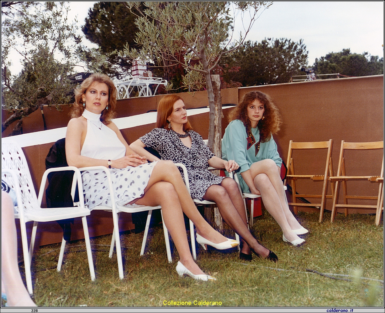 Daniela Poggi, Giuliana De Sio e Mara Venier - Premio Maratea 1983.jpg
