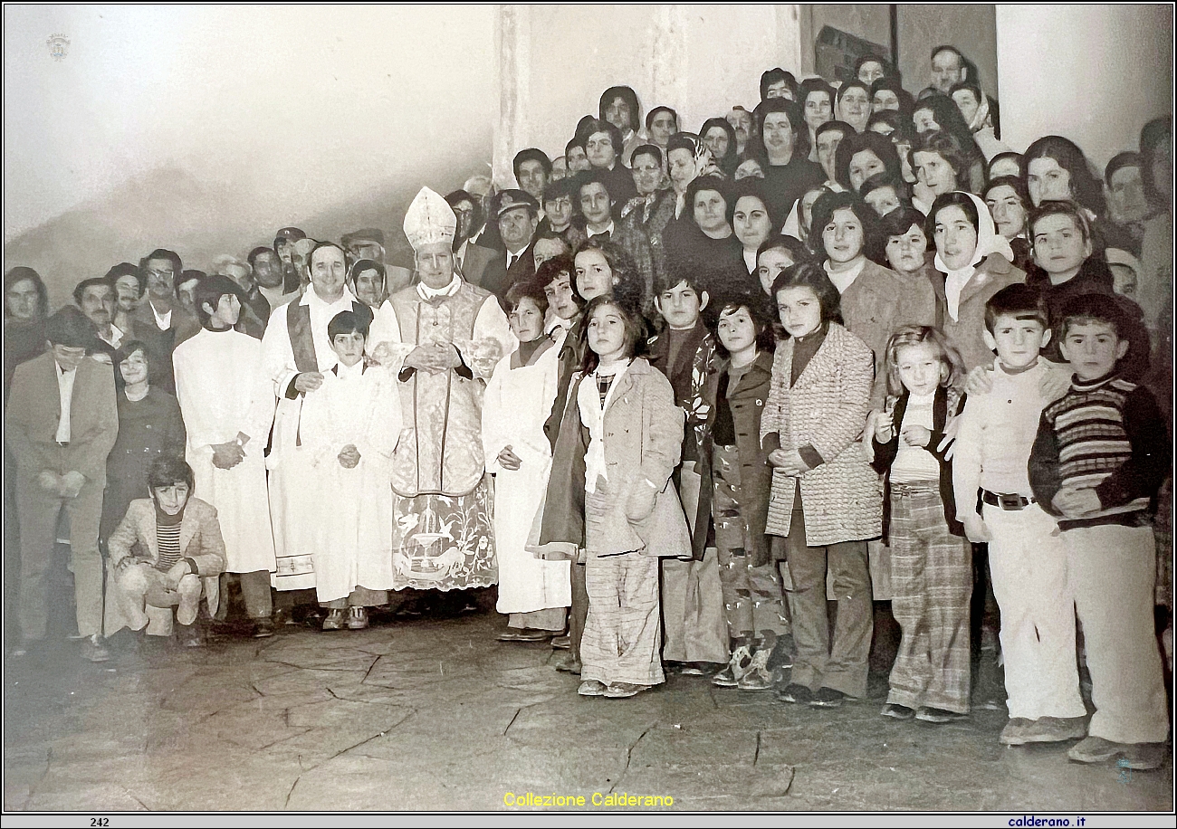 Padre Angelo e il Vescovo Umberto Luciano Altomare (1914-1986).jpg
