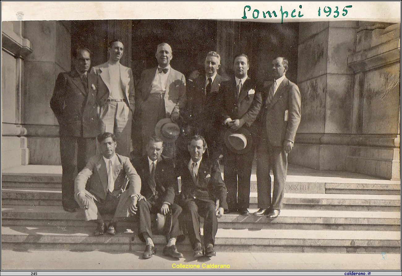 Amici a Pompei 1935.jpg