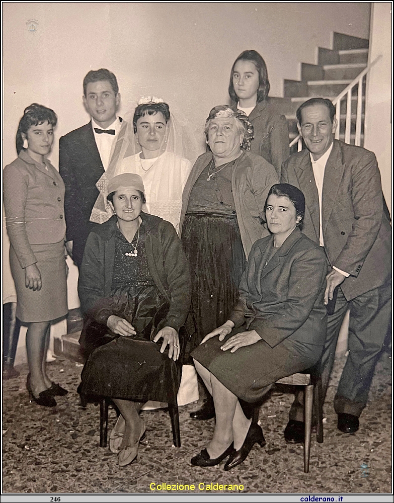 Sposi Vincenzo Grasso 'u sicilianu e Giuseppina Limongi Pinuccia 'i Cia' Cia' all'Hotel Fiorella.jpg