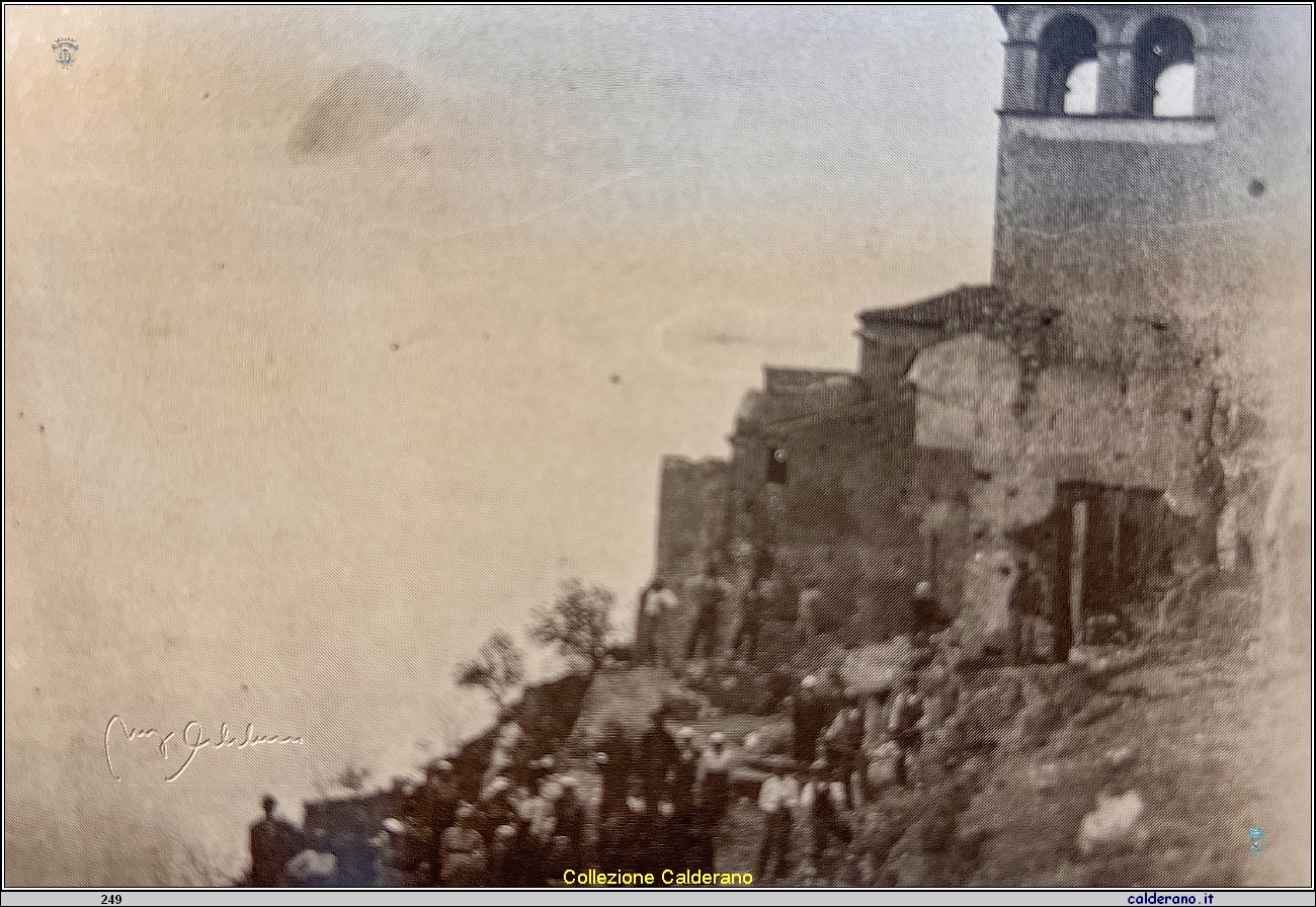 Costruzione della strada rotabile del Castello 1940.jpg