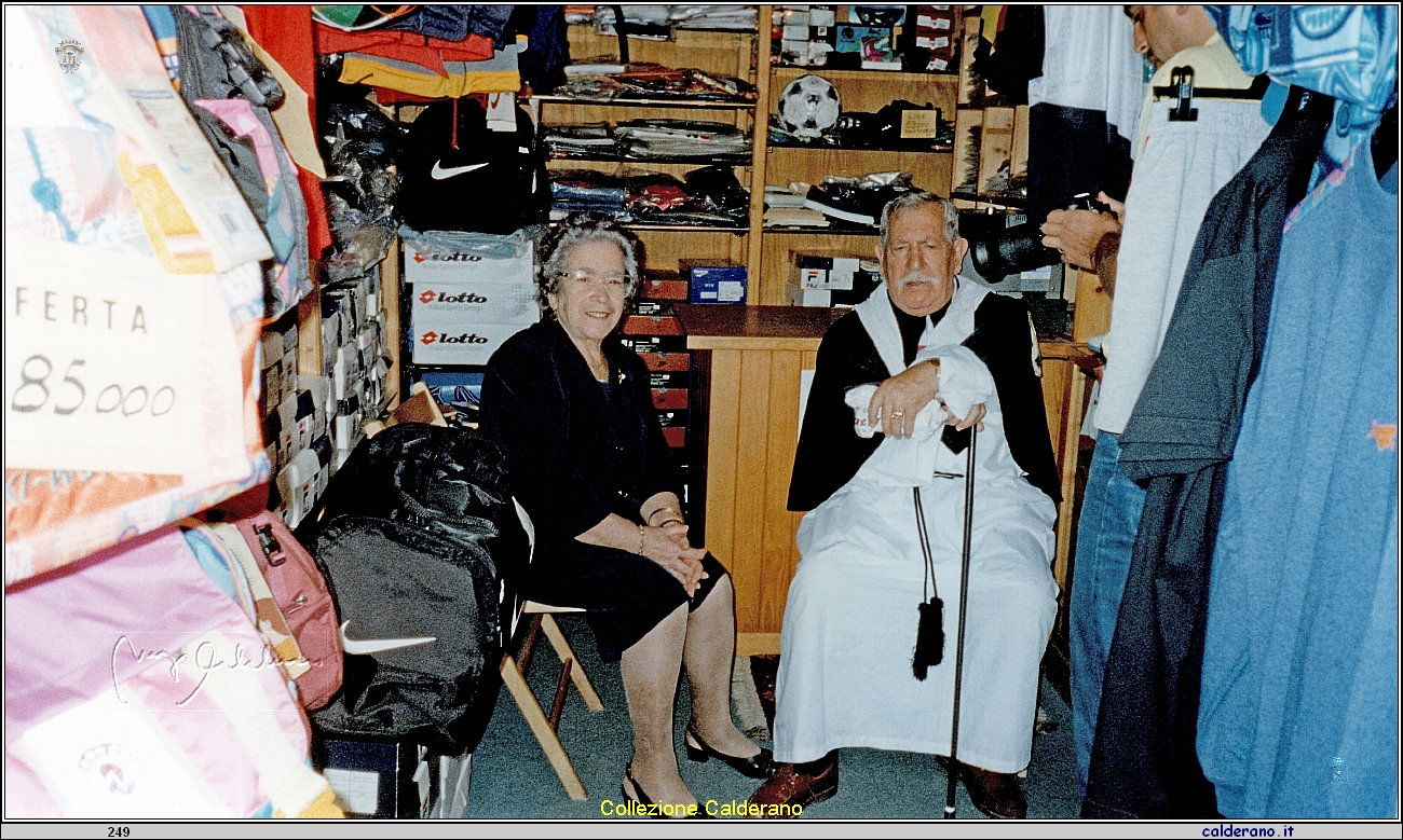 Mamma e Papa' in pausa da Hobby Sport - anno 1997.jpeg