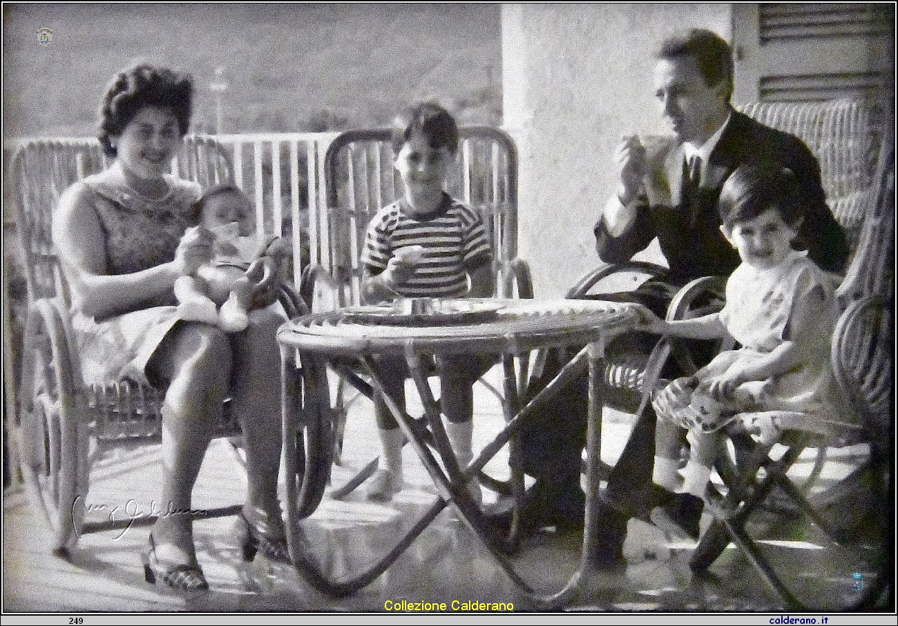 Mario Schettino e la sua famiglia.JPG