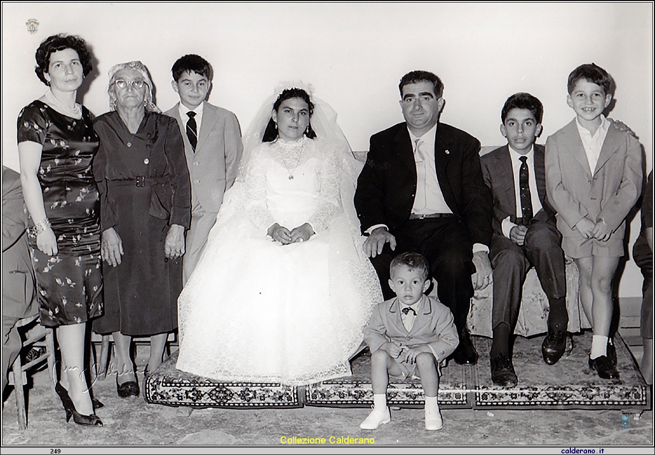 Matrimonio di Anna D'Alascio e Antonio Fiorenzano, con Agnese Ferraro, Michele, Gianfranco, Pierangelo e Oscar D'Alascio.jpg