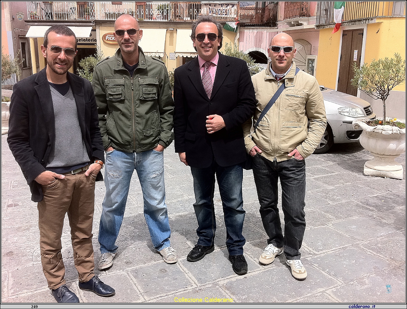 Quattro in piazza 27 Aprile 2011.jpg