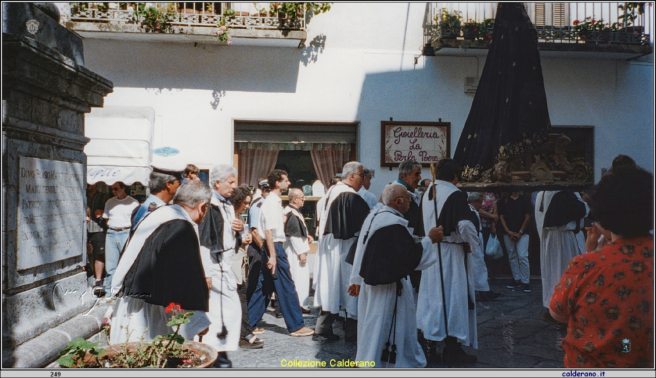 Seguendo la processione - anno 1997.jpeg