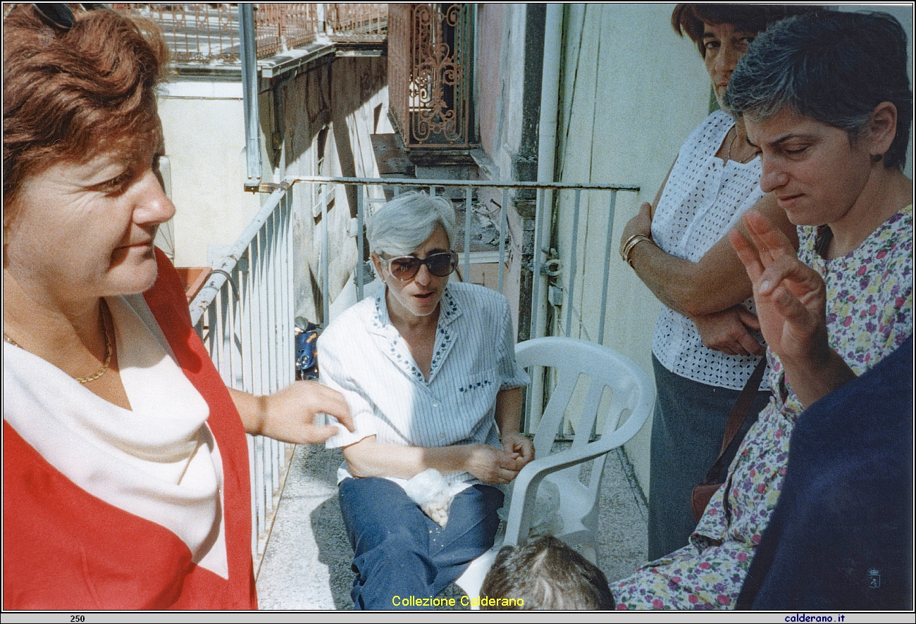 Celeste Dellas Morte, Maria, Rosa Liberatore e Carmelina Avigliano - anno 1997.jpeg