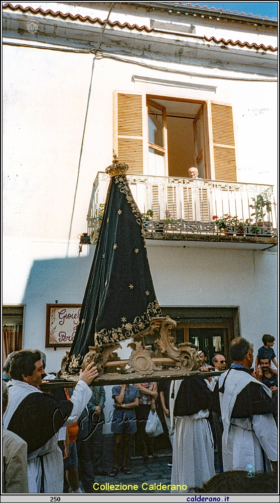 La Statua dell'Addolorata e Pasquale Stoppelli - 12 anno 1997.jpg