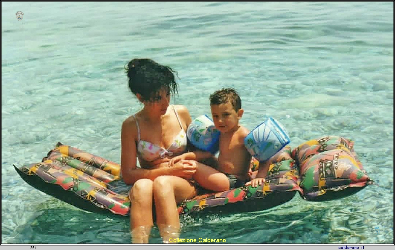 Cristina Martino e il figlio Biagio 1999.jpeg