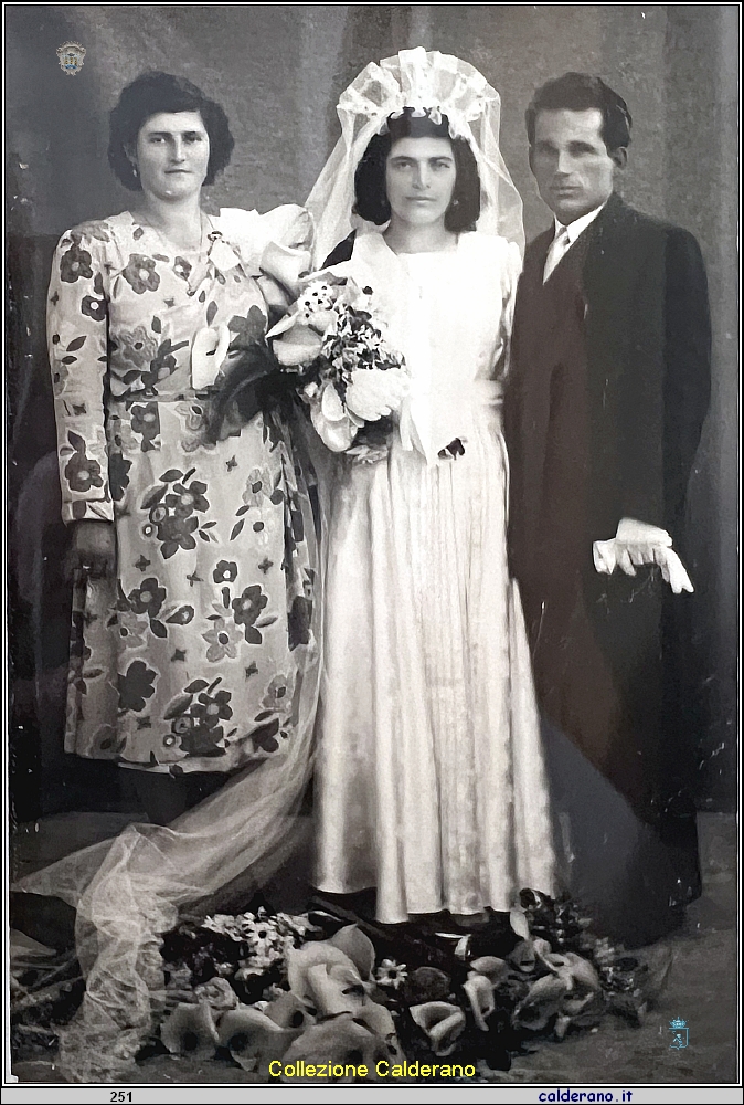 Elvira Nobile con gli sposi Teresa Nobile ed Ettore Martino.jpeg