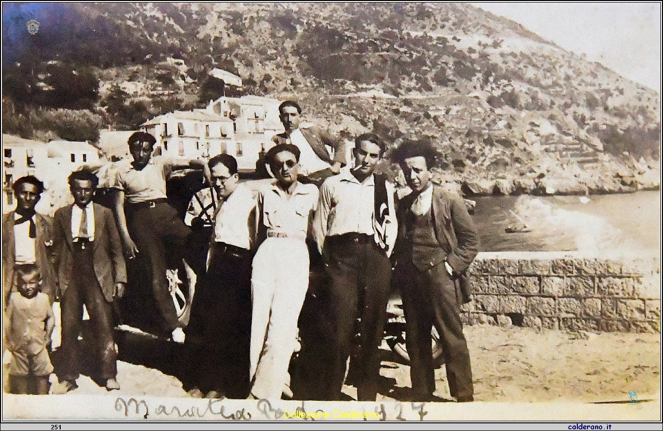 Foto ricordo al Porto 1927.JPG