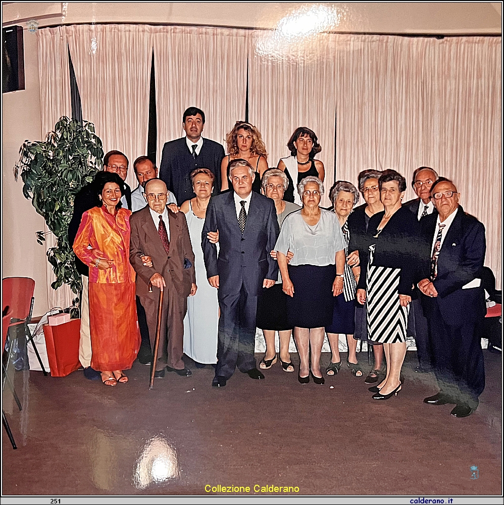 Linda Annuzzi e Biagio Settembrini con gli amici 06-09-2000.jpeg