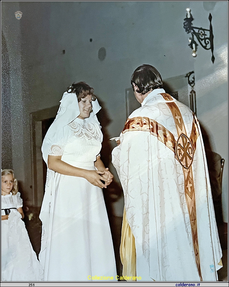 Linda Annuzzi e Padre Angelo 06-09-1975.jpeg
