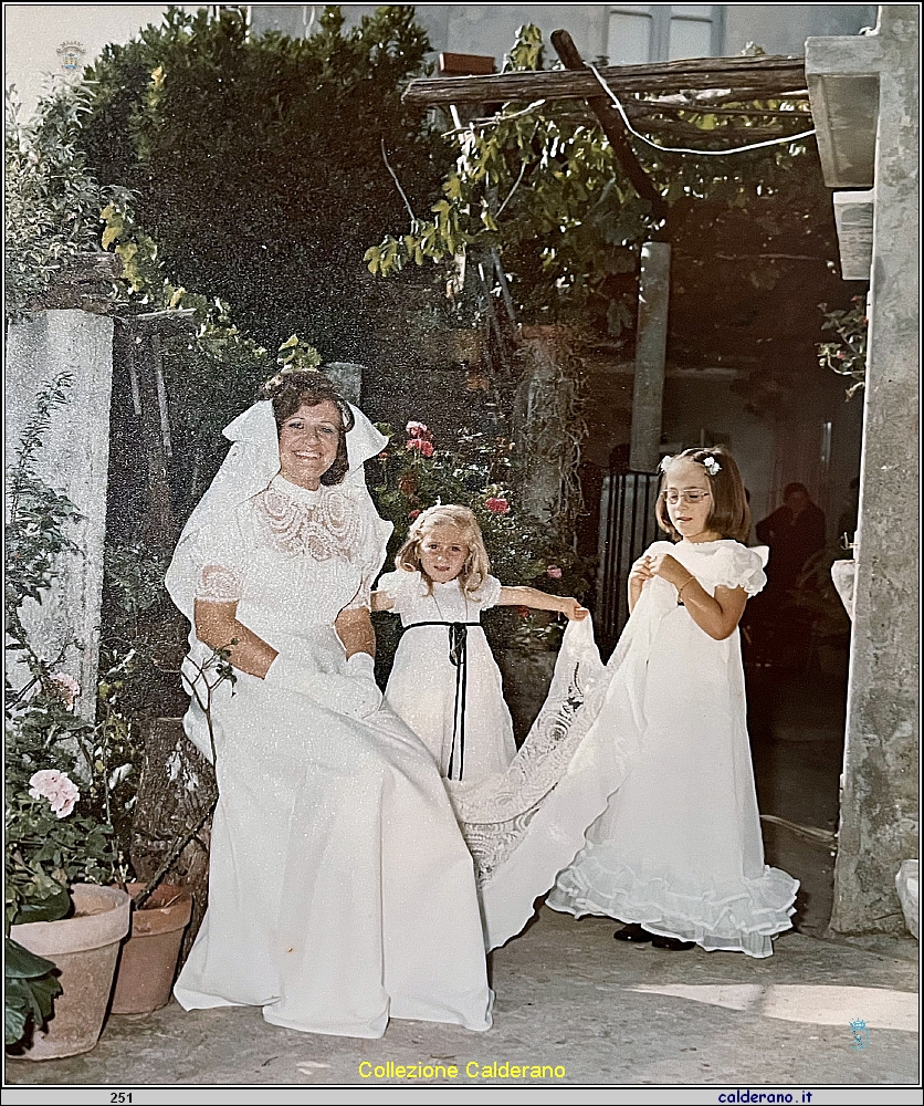 Linda Annuzzi e le damigelle 06-09-1975.jpeg