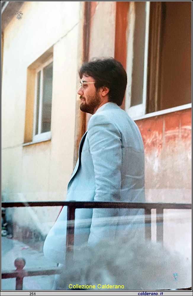 Pippo Schettino appena laureato in Medicina 24 luglio 1982.jpg