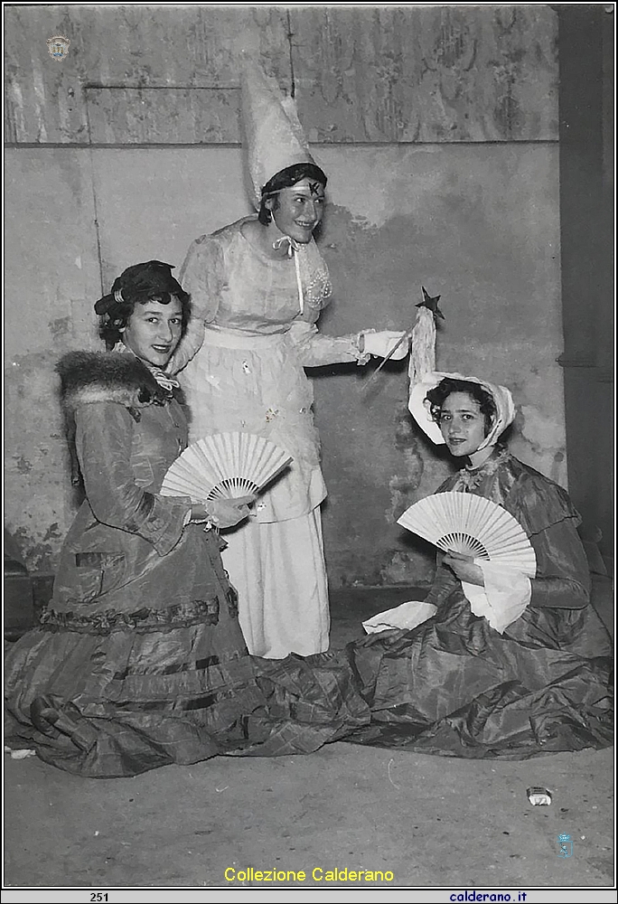 Sorelle Cotilli a Carnevale - Rosalba, Maristella e Anna Maria.jpg
