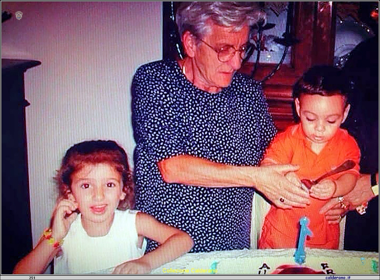 Teresa Calderano Pedulla' con i nipotini.jpg