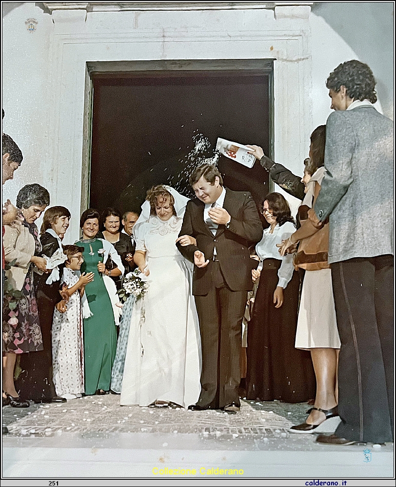 Uscita dalla Chiesa di Linda Annuzzi e Biagio Settembrini 06-09-1975.jpeg