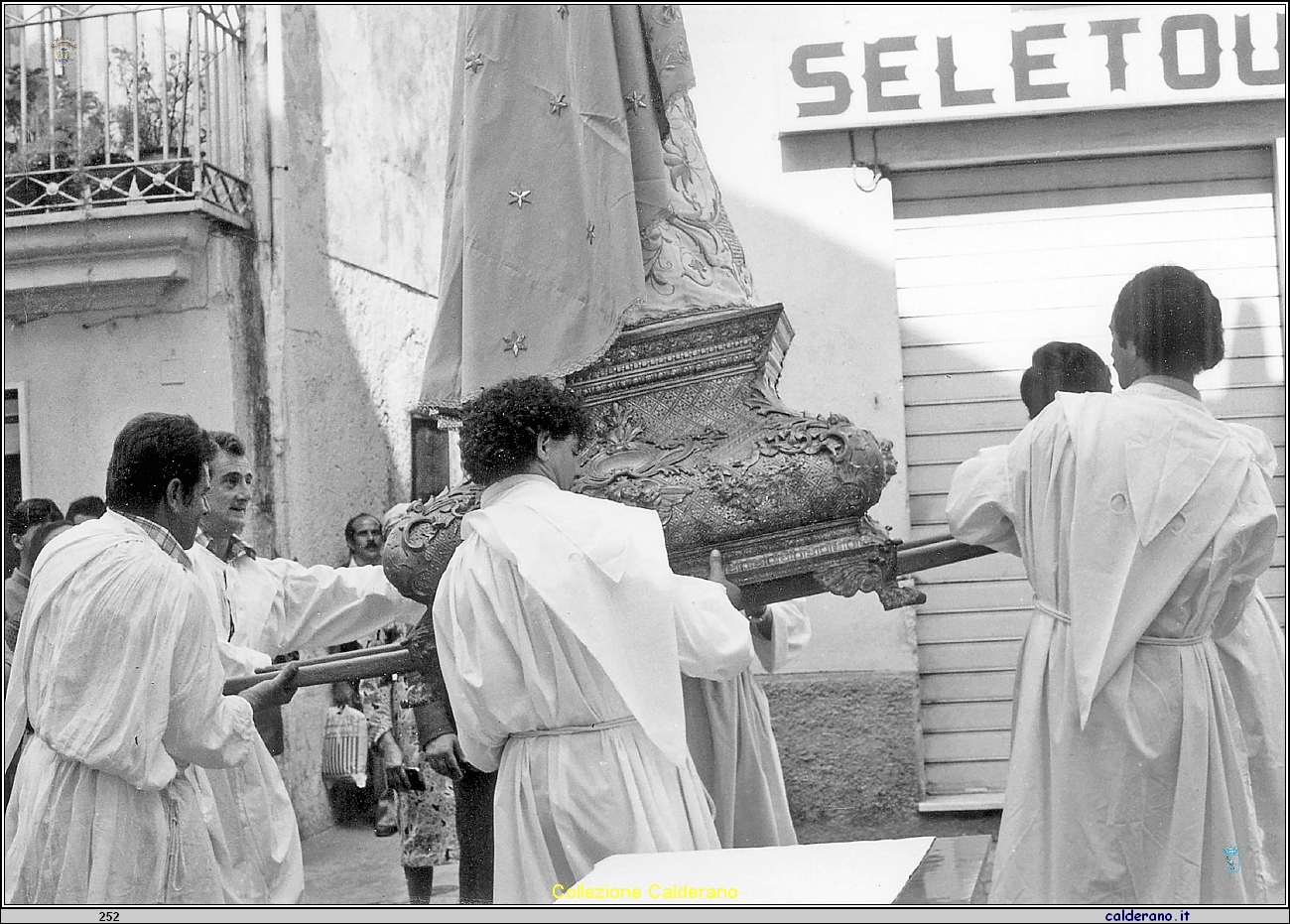 Festa della Madonna del Rosario domenica ca 04 ottobre 1981 21.jpg