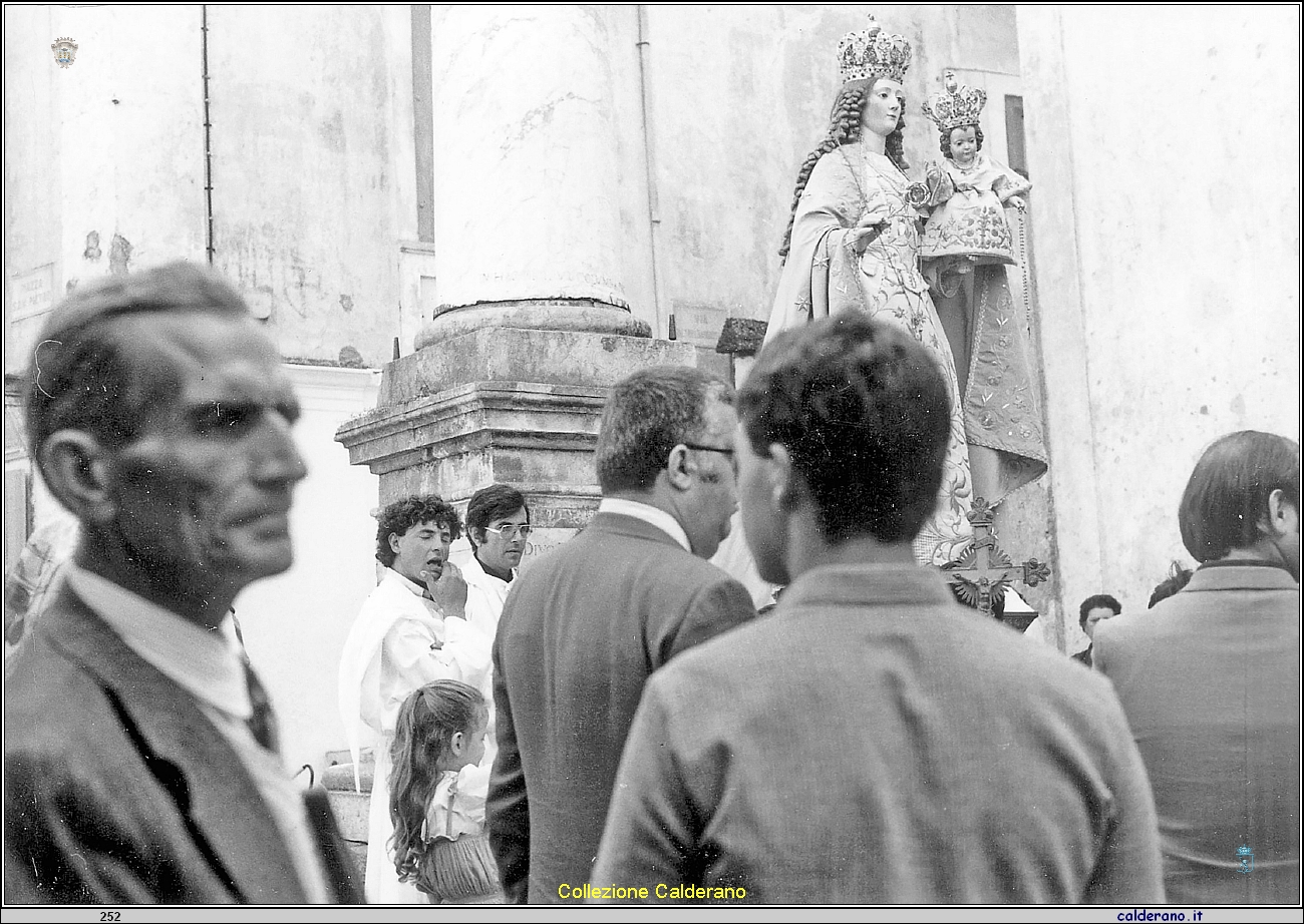 Festa della Madonna del Rosario domenica ca 04 ottobre 1981 22.jpg