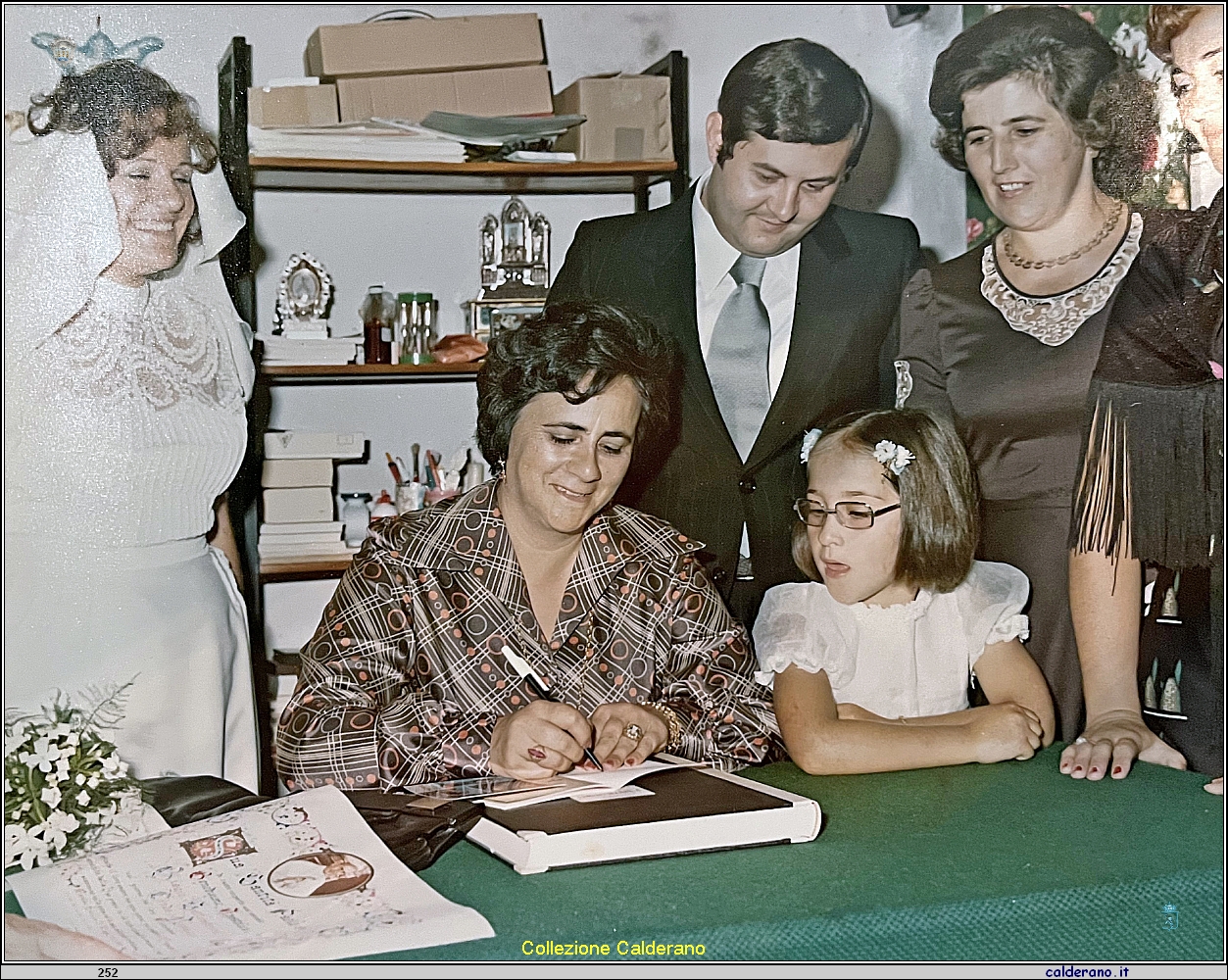 Franca Schettino Stoppelli firma per il matrimonio di Linda Annuzzi e Biagio Settembrini - 06-09-1975.jpeg