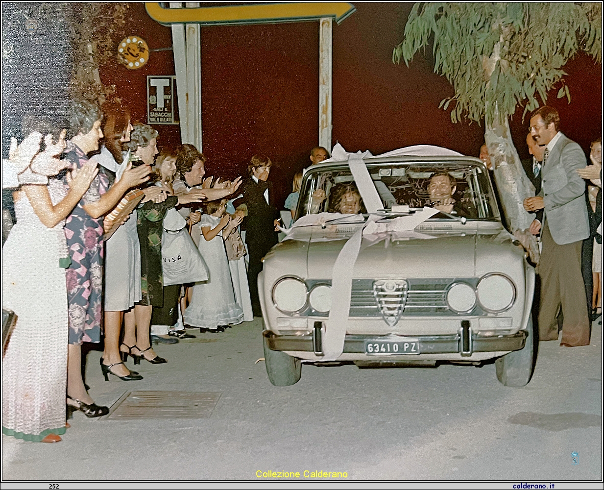 Partenza per il viaggio di nozze di Linda Annuzzi e Biagio Settembrini 06-09-1975 1.jpeg
