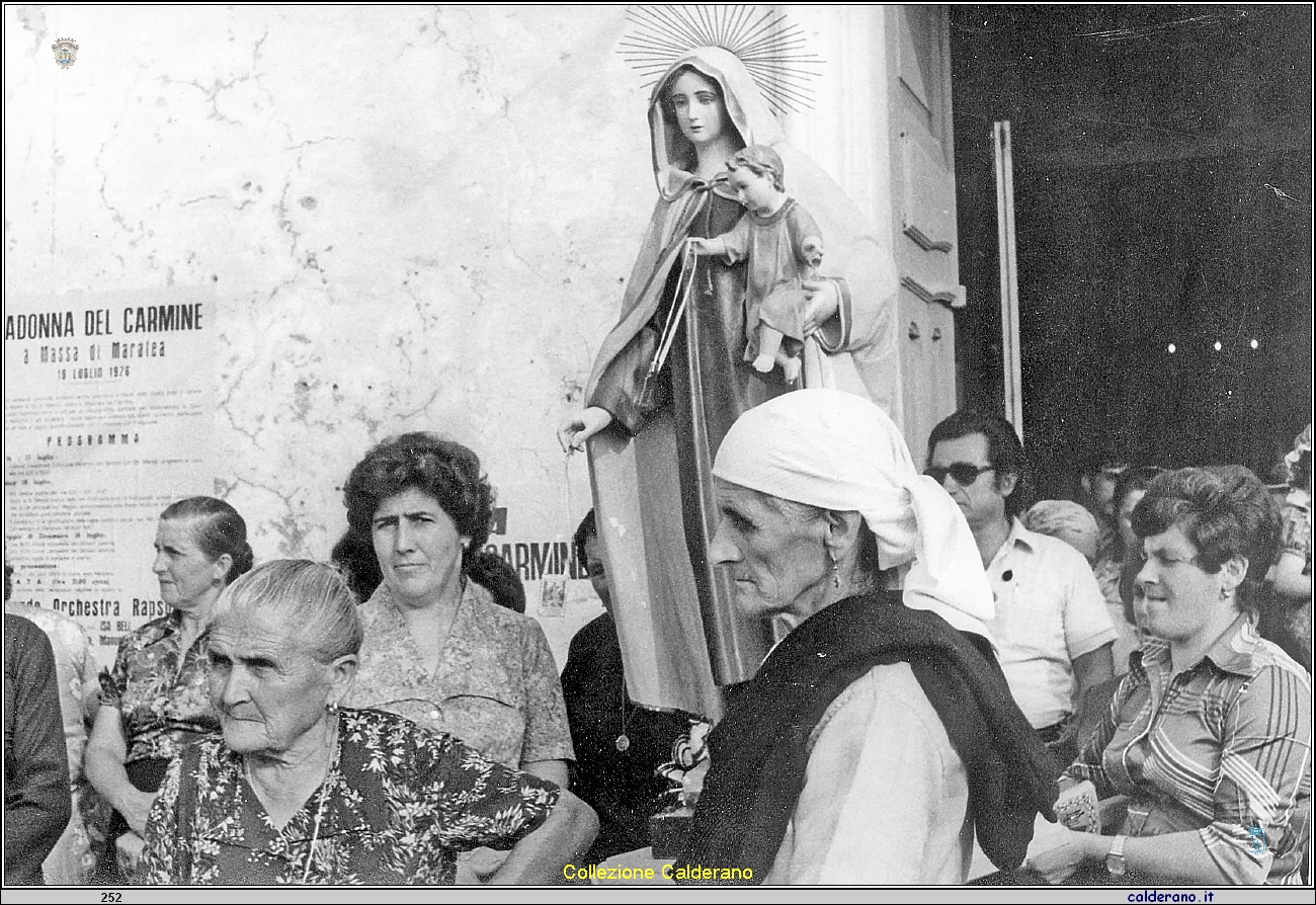 Processione della Madonna del Carmine a Massa 18 luglio 1976 2.jpg