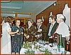 Linda Annuzzi distribuisce i confetti al suo matrimonio 06-09-1976 1.jpeg