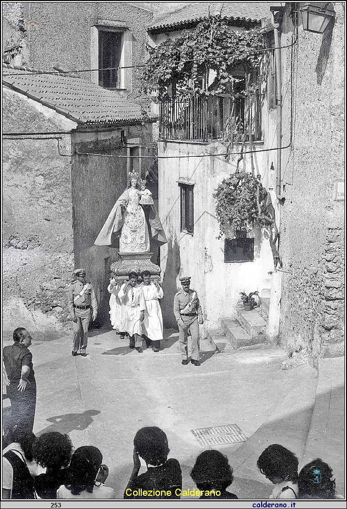 Festa della Madonna del Rosario domenica ca 04 ottobre 1981 03.jpg
