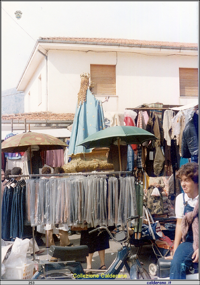 Festa della Madonna del Rosario domenica ca 04 ottobre 1981 26.jpg