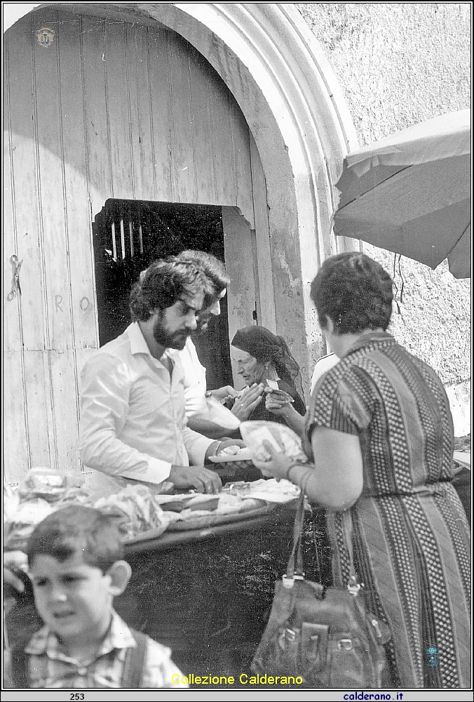 Festa della Madonna del Rosario domenica ca 04 ottobre 1981 36.jpg