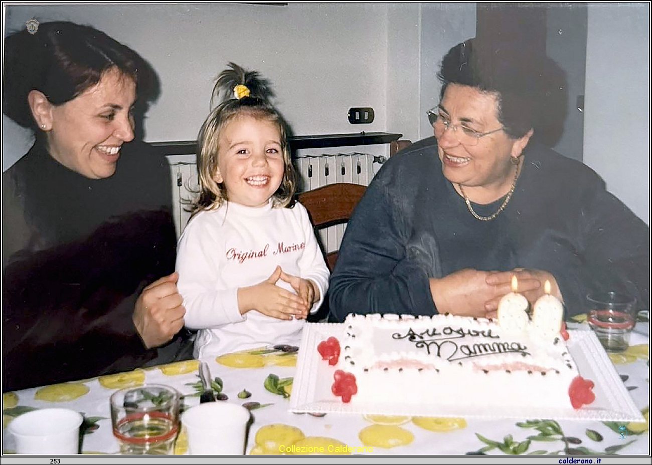 Tiziana Limongi con la figlia Mariasole e la Mamma Eliana Carluccio.jpg