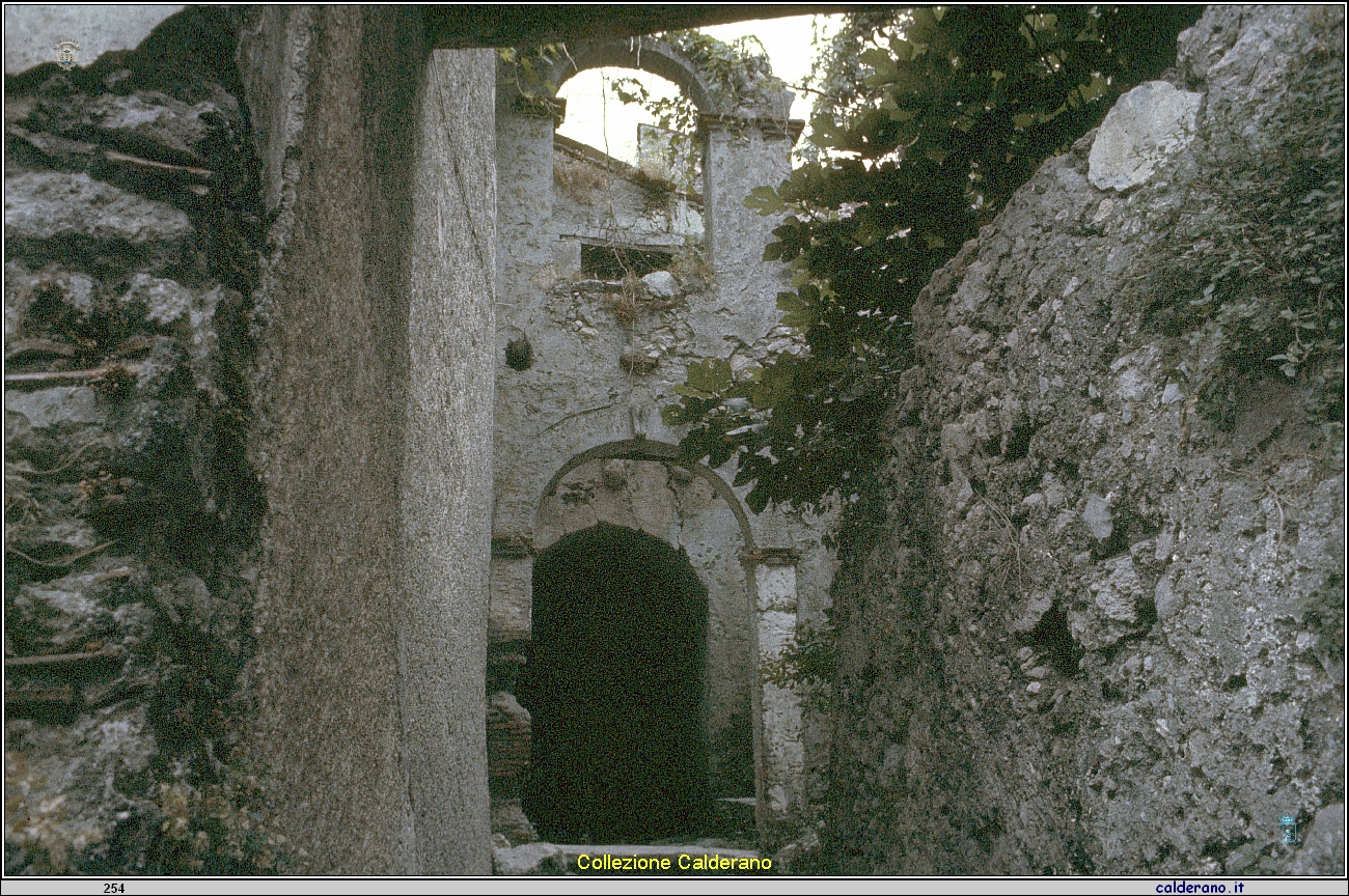 Archi delle case di Capocasale 1988.jpg