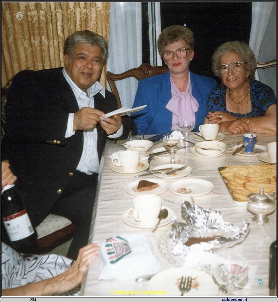 Mia Mamma con i nipoti americani Liberatore a McKeesport - Pennsylvania 1989 copia.jpeg