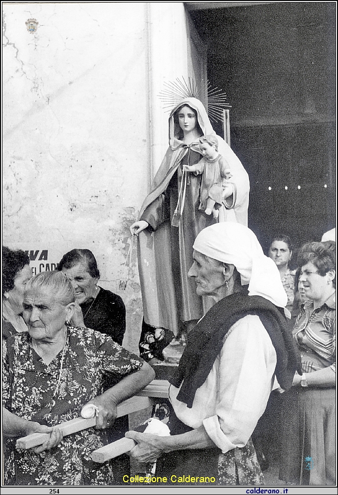 Processione della Madonna del Carmine a Massa 18 luglio 1976 1.jpg