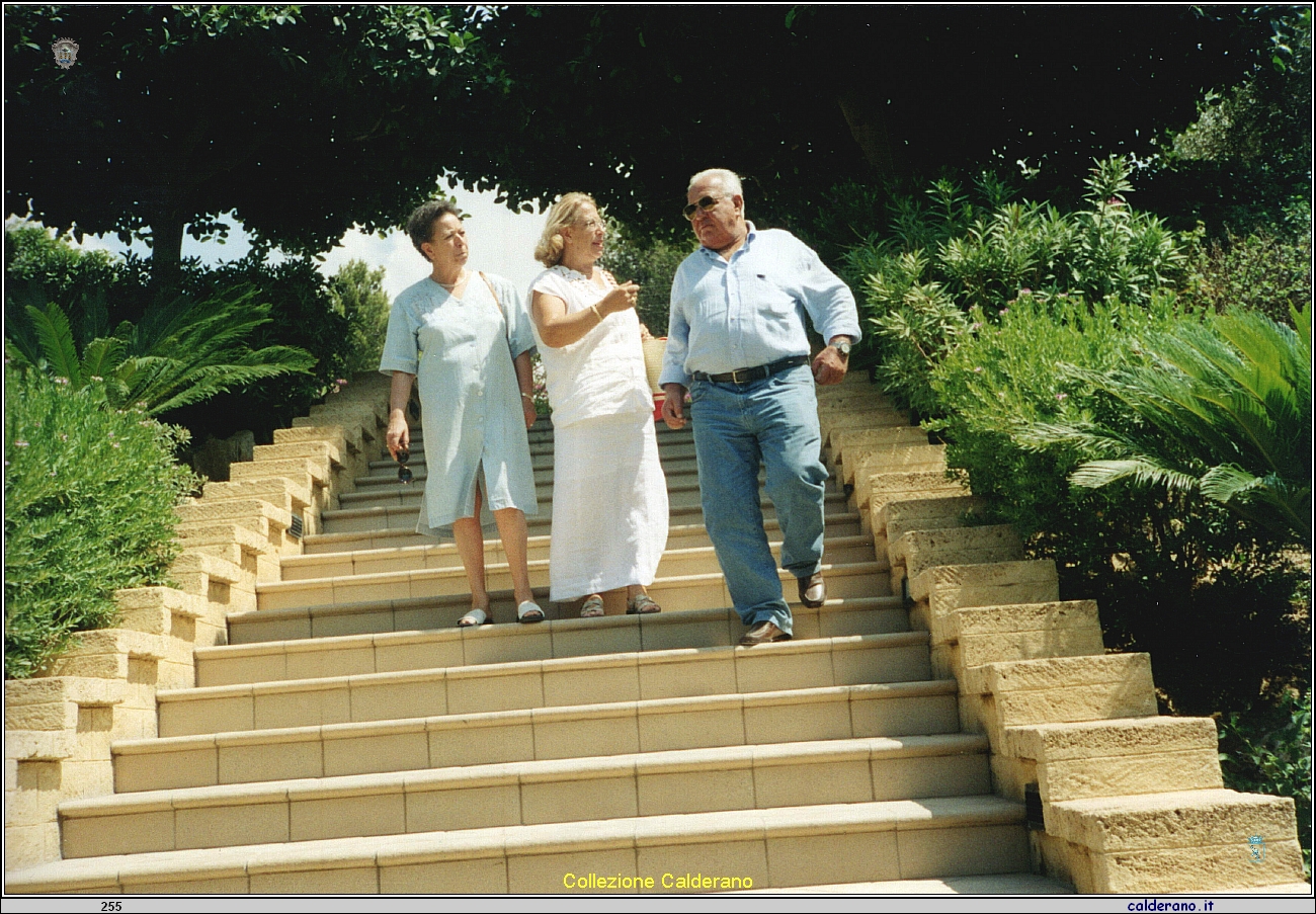 Nina e Gaetano Santoro con Maria Emilia Calderano - Agrigento 31-08-2002.jpeg