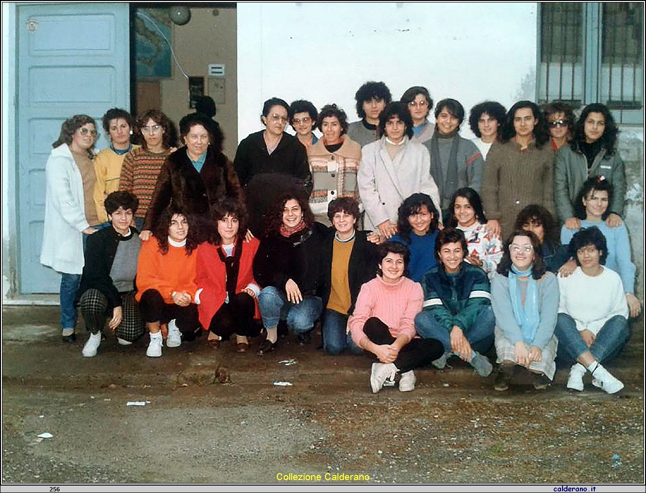 Alunni del Magistrale con Anna D'Alascio e Mara Mazzei.jpg