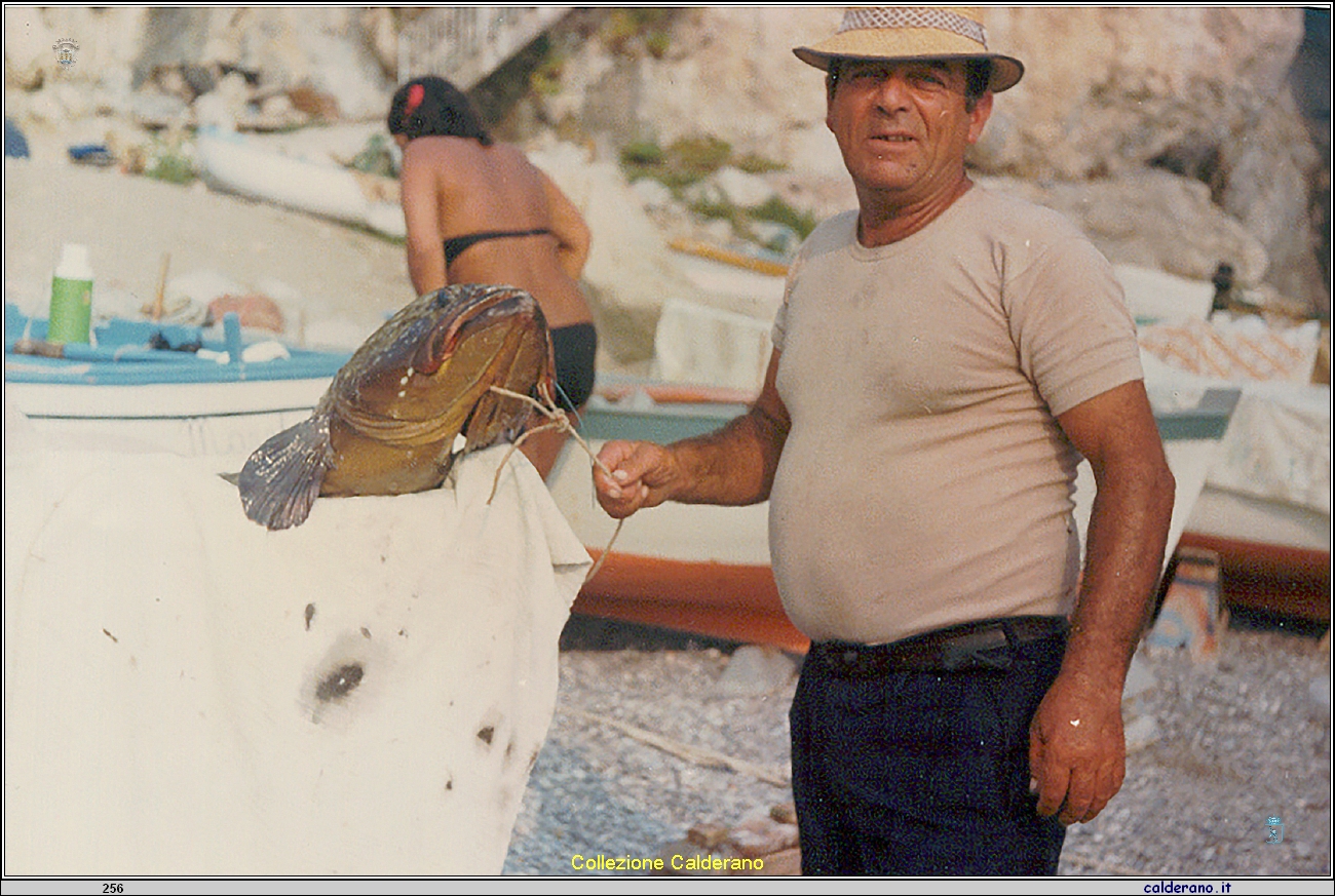 Beniamino Zaccaro con la cernia.jpg