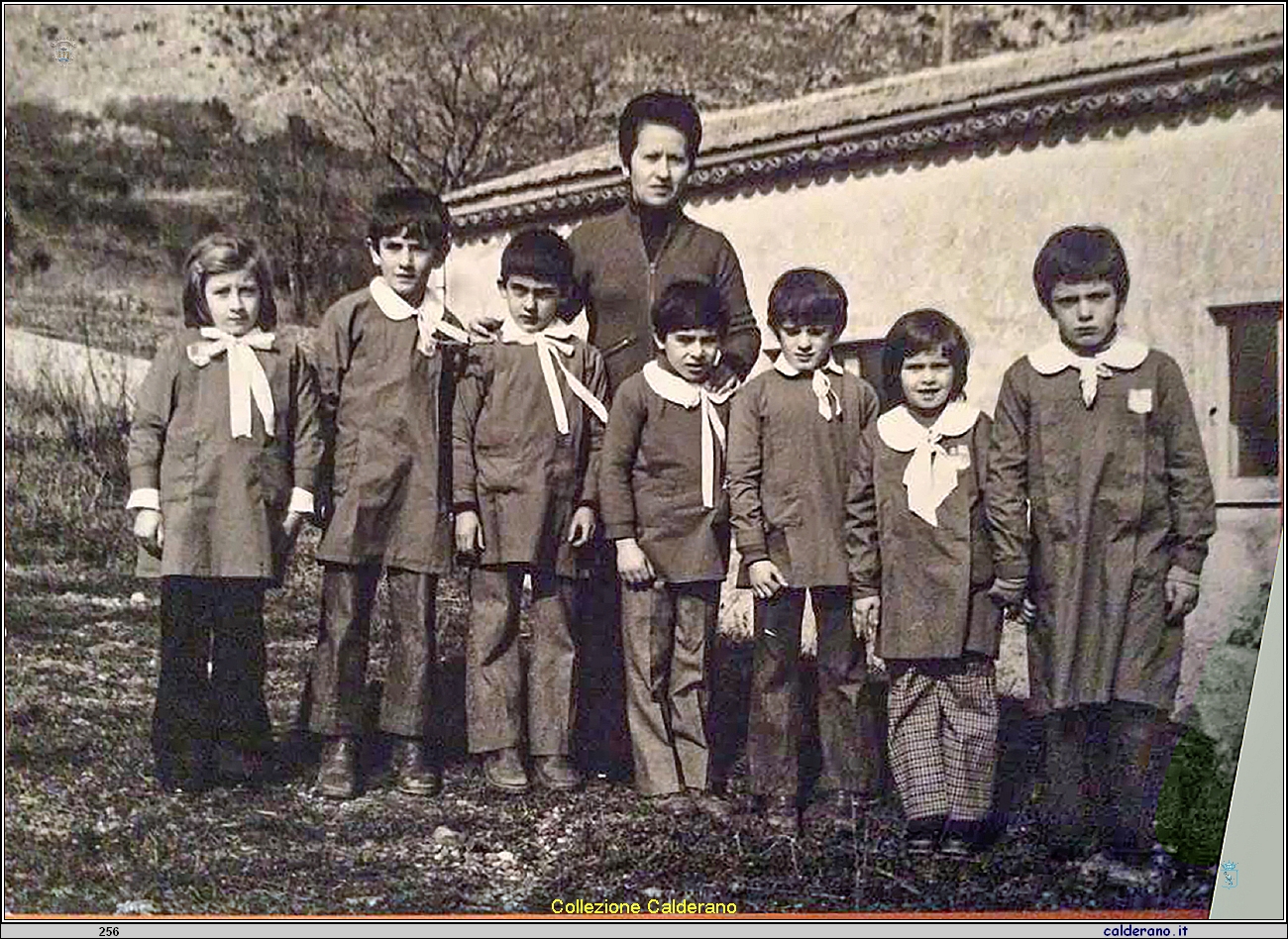 La Maestra Lucrezia Carluccio nella scuola di Brefaro.JPG