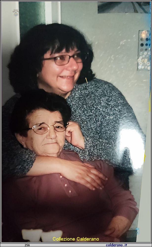 Maria Teresa Glosa e la mamma Sinella.jpg